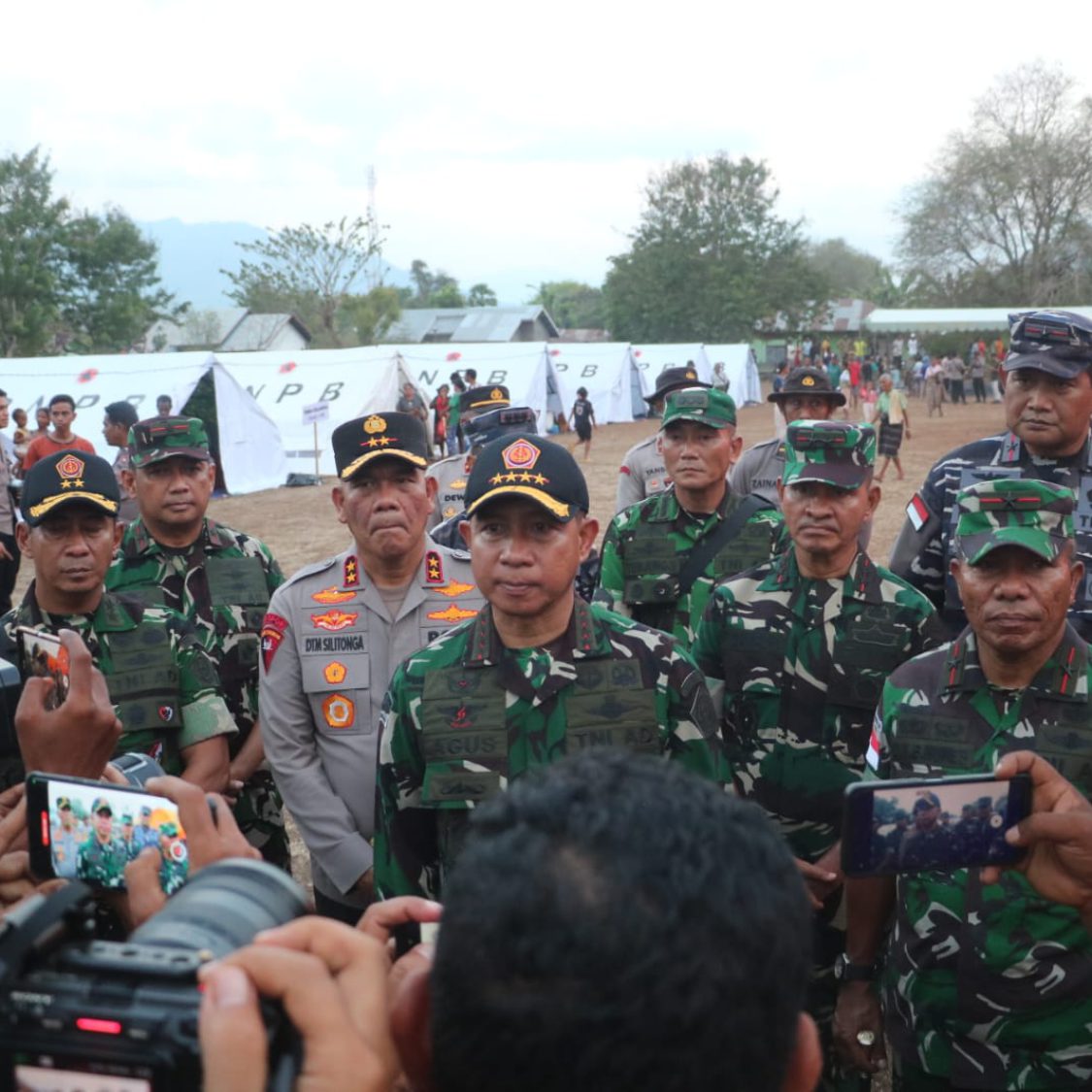 Panglima TNI Tinjau Lokasi Terdampak Erupsi Gunung Lewotobi Laki-Laki di NTT