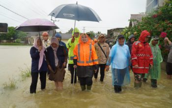 Pantau Banjir di Beberapa Kecamatan, Bupati : Masyarakat Jangan Panik, Tetap Waspada