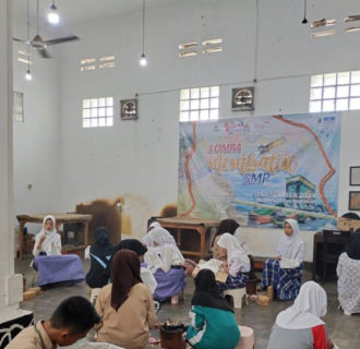 Pupuk Semangat Cinta Warisan Budaya, Puluhan Pelajar SMP Tuangkan Kreasi Batik