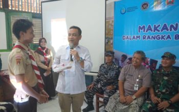 Peringati Hari KKP Walikota Tinjau Uji Coba Makan Bergizi Di SMPN 13 Pekalongan Berbahan Dasar Ikan