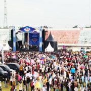 Tipe-X Guncang Dharmasraya: Ribuan Penonton Berjingkrak di Stadion Sport Center