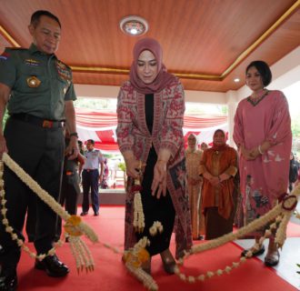 Panglima TNI Bersama Ketum Dharma Pertiwi Resmikan Kantor Dharma Pertiwi di Menteng